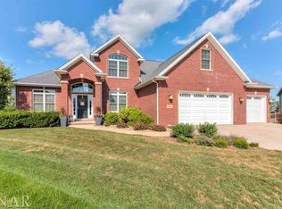 4018 Rockledge Rd, Bloomington, IL 61705