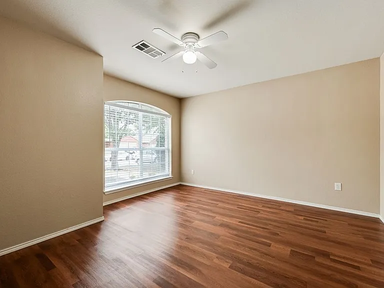 9300 Warren Dr — Photo 13