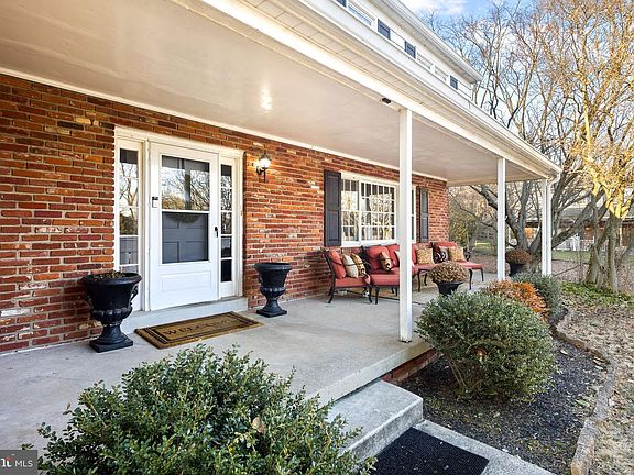 3rd image of 306 S Providence Rd