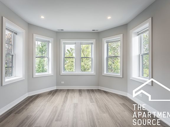 4th image of 4319 N Francisco Ave #3