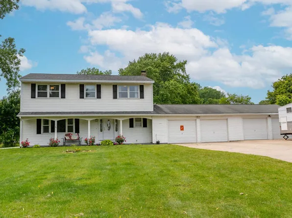 5571 Jill Anne Dr, Coloma, MI 49038