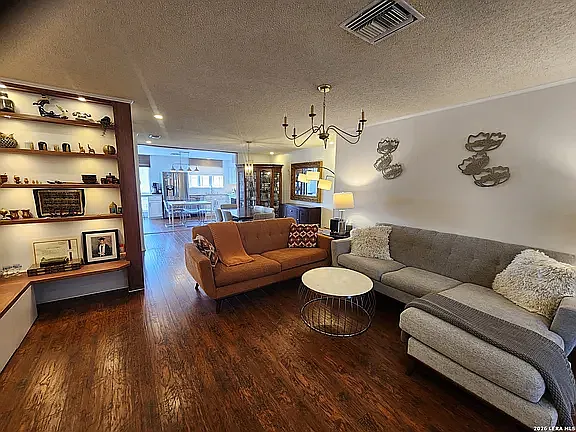 3 bed, 1610 sqft, $850 — Photo 2