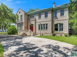 624 E Victory Dr, Savannah, GA 31405