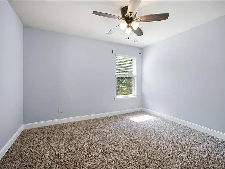 1268 Mitford Ln — Photo 26