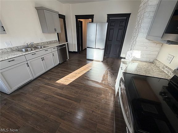 4th image of 1529 Stark Ave SW