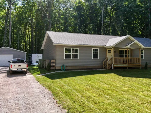 4535 Modoc Rd, Indian River, MI 49749