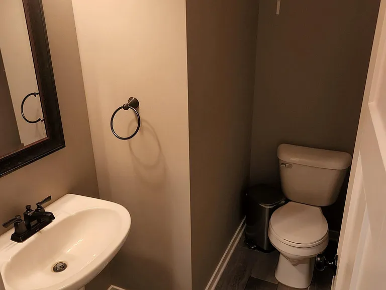 1526 Bristol St — Photo 7