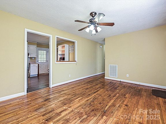 5th image of 117 Sunset Ln