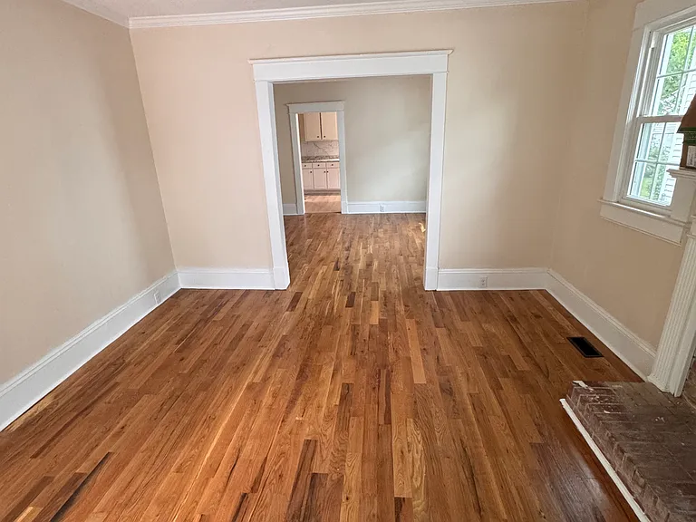 114 S Howell St — Photo 3