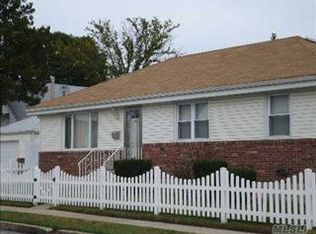 11 Gates Ave, Valley Stream, NY 11580