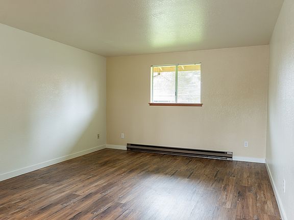 5th image of 1841 Queen Ave SW