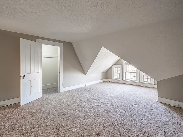 Neil House — Photo 21
