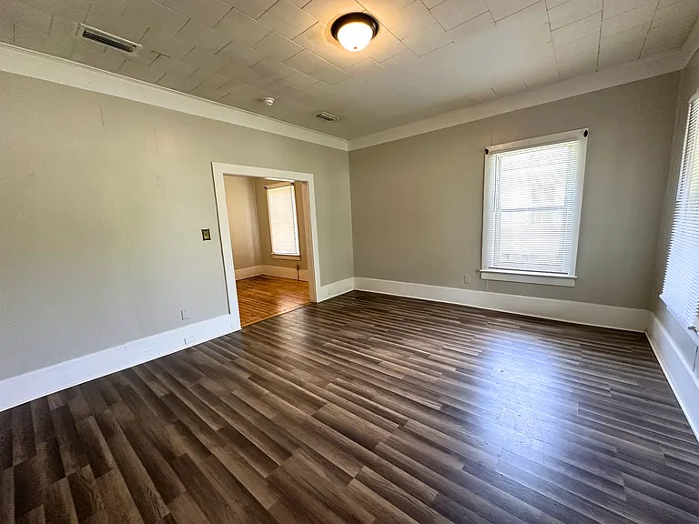 706 Cherokee St — Photo 3