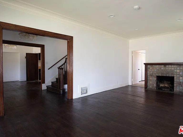 2142 S Victoria Ave — Photo 3