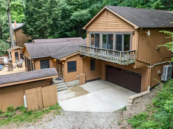 11 Shoreline Dr, Perrysville, OH 44864