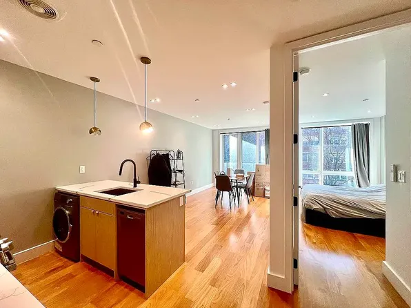 731 E 32nd St #4, Brooklyn, NY 11210