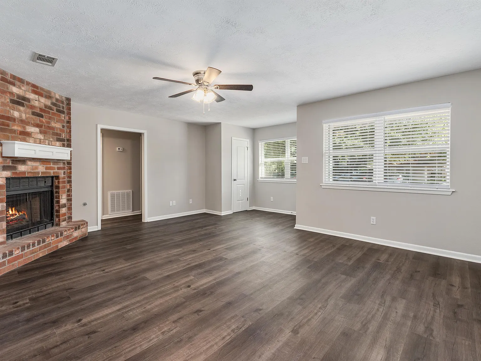 3408 Dallis - 1 — Photo 3