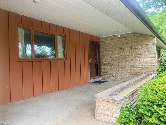 2nd image of 136 Parkview Cir