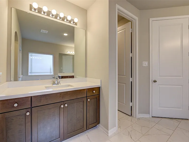 2727 Camellia Ave — Photo 25