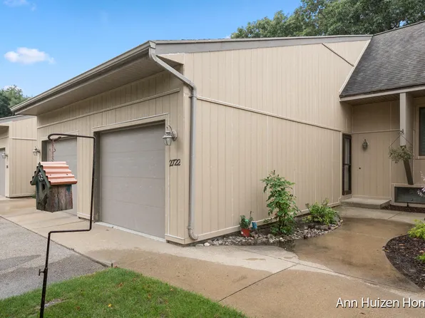 2722 Sandstone Ter NE, Grand Rapids, MI 49525