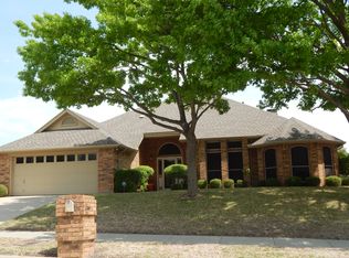 10182 Sunridge Dr, Benbrook, TX 76126