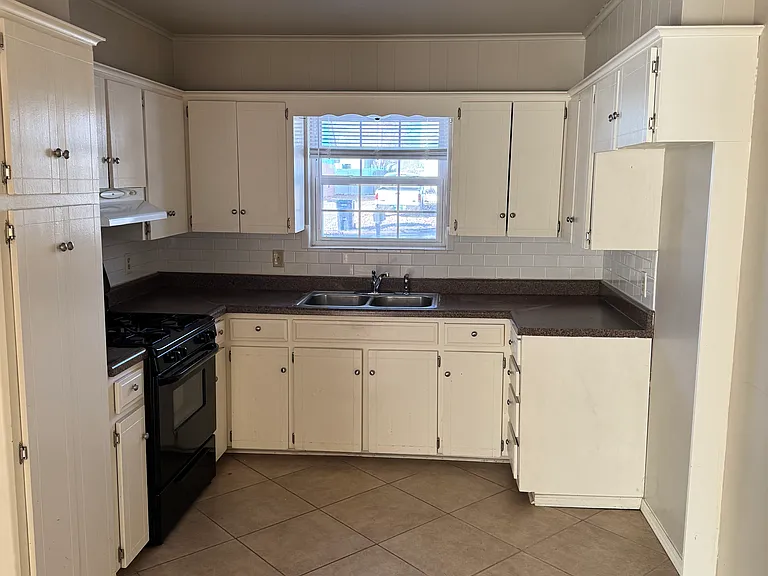 1013 W Atlanta Ct — Photo 8