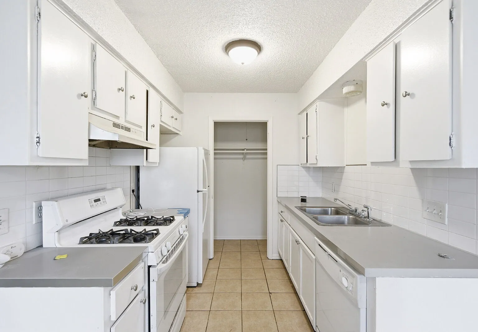 2 bed, 1.0 bath, 884 sqft, $1,395 — Photo 4