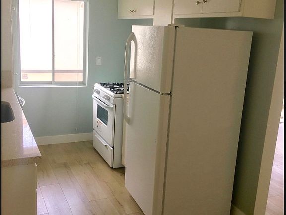 3rd image of 414 California Ave APT 2