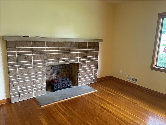 5th image of 1696 Highland Rd