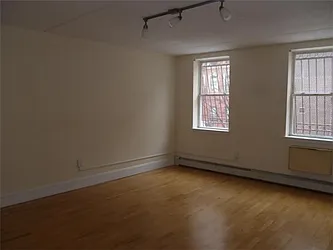 Rented by R New York