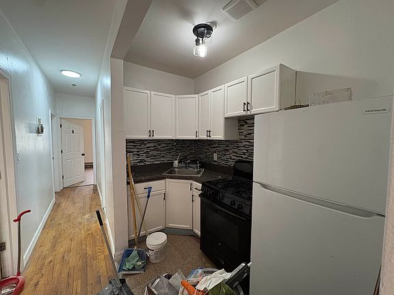 3rd image of 355 Kosciuszko St #3A