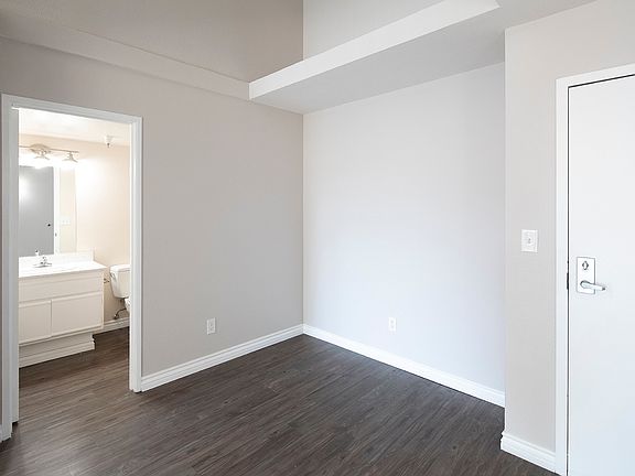 5th image of 303 Market St APT 527