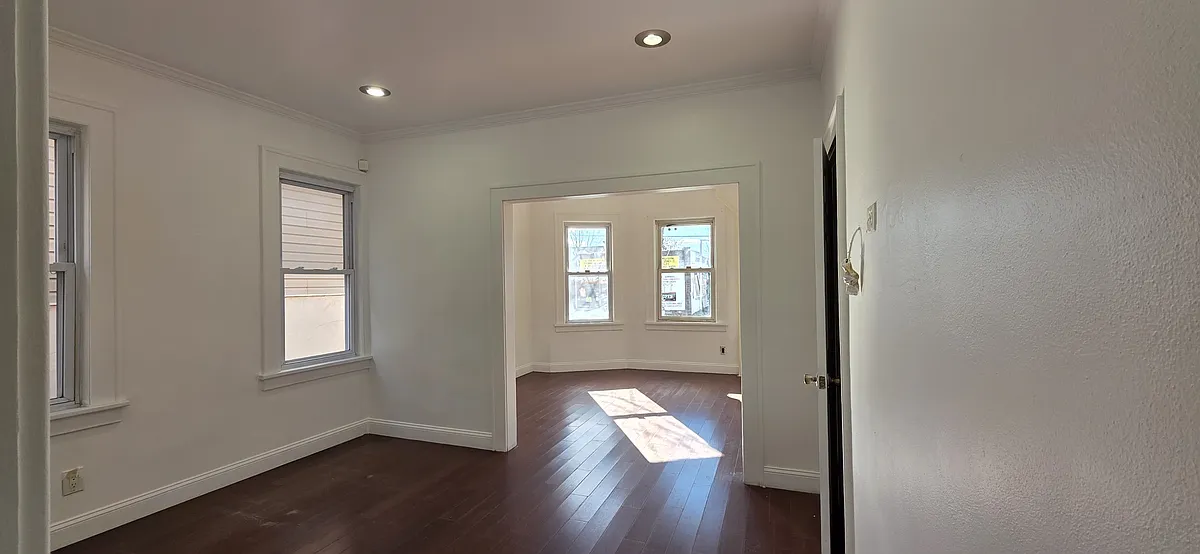 Building Photo - 915 S Wood Ave #1
