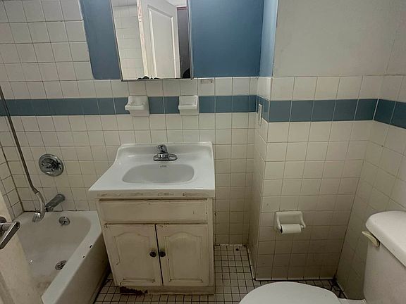 4th image of 1185 Jefferson Ave #2A