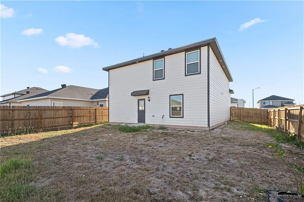 4 bed, 2.5 bath, 2232 sqft, $2,500 — Photo 4