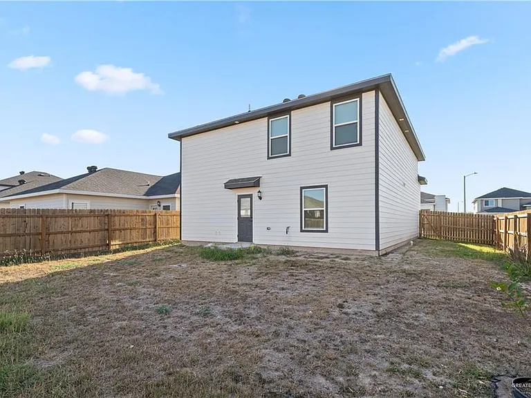 2307 N 26th Dr — Photo 4