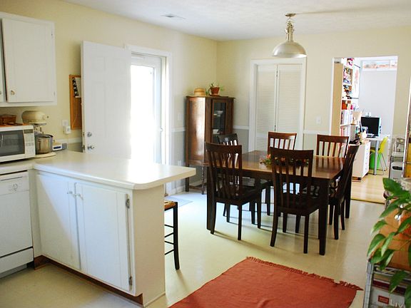 dining room off of kitchen