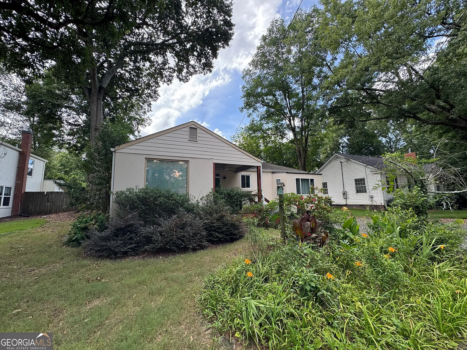 3 bed, 2.0 bath, 1421 sqft, $2,450 — Photo 3