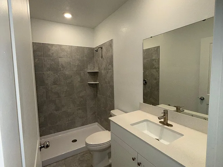 225 Lawson Ave — Photo 8