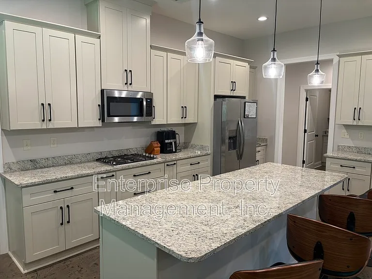 239 McLaughlin Dr — Photo 14