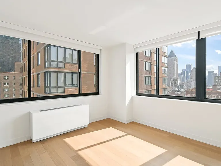 Columbus Cir #N12F — Photo 5