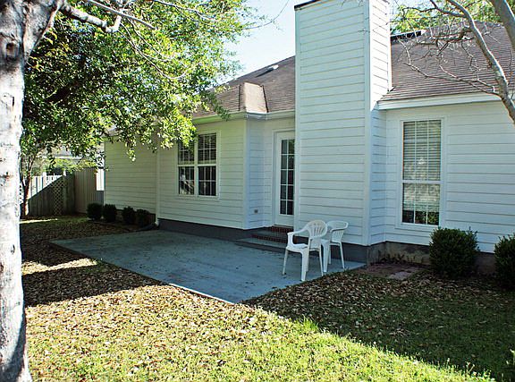 4th image of 652 Justin Dr