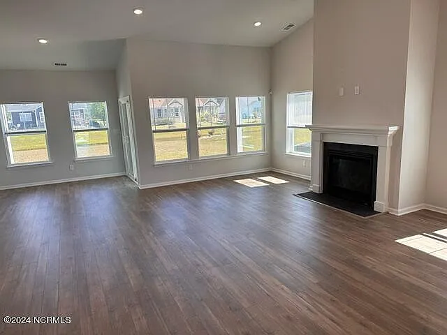 3 bed, 2.0 bath, 2037 sqft, $2,550 — Photo 3