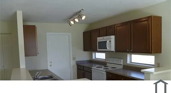 3333 W Ross Ave — Photo 10
