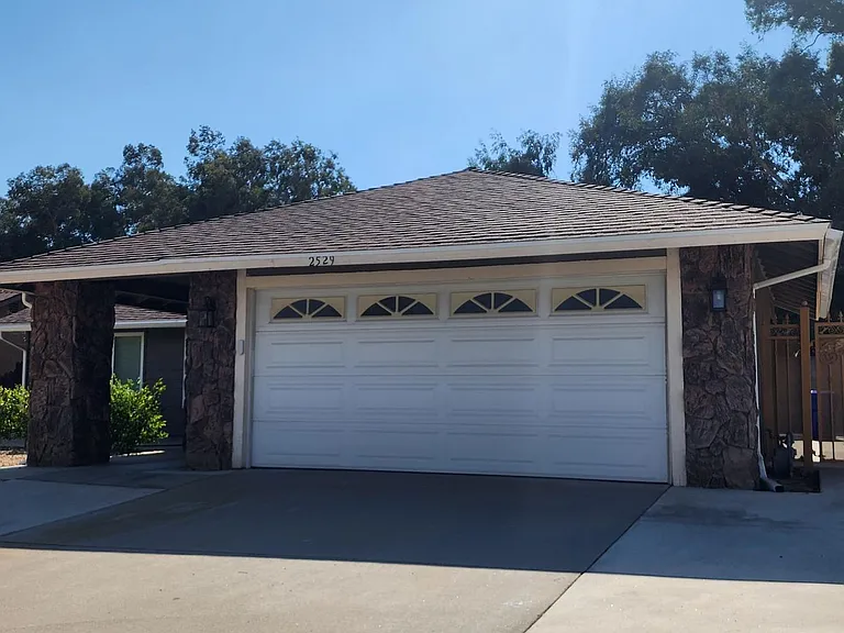 2529 Christine St — Photo 2