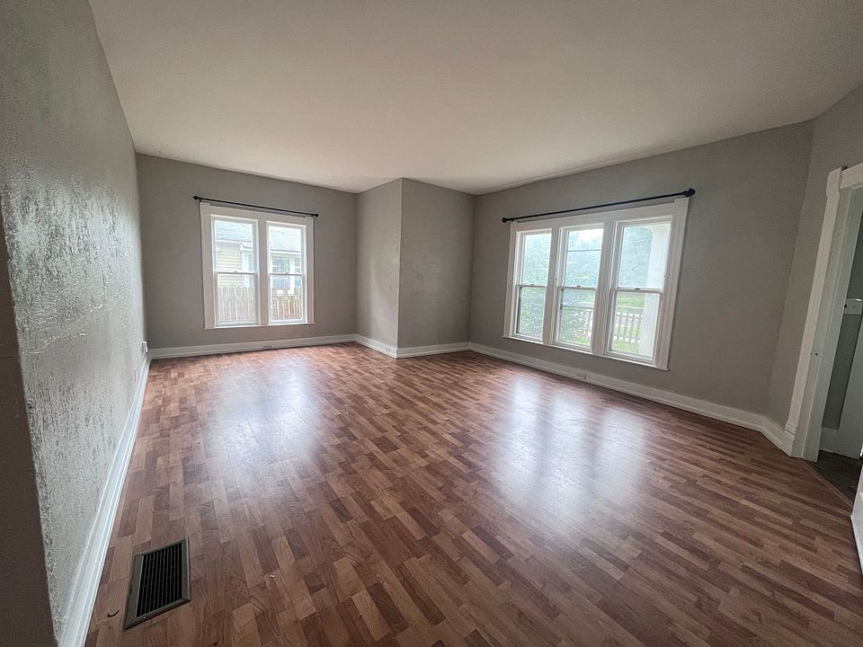 1st image of 1529 College Ave NE