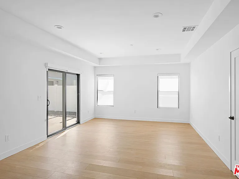 5826 Craner Ave #5826 — Photo 10