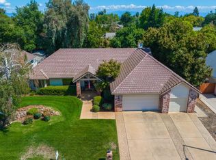 821 Sunriver Ln, Redding, CA 96001