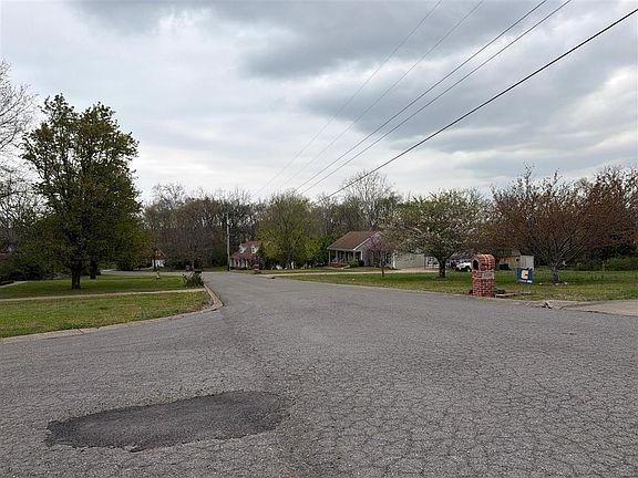 5th image of 1009 Lewis Jones Blvd