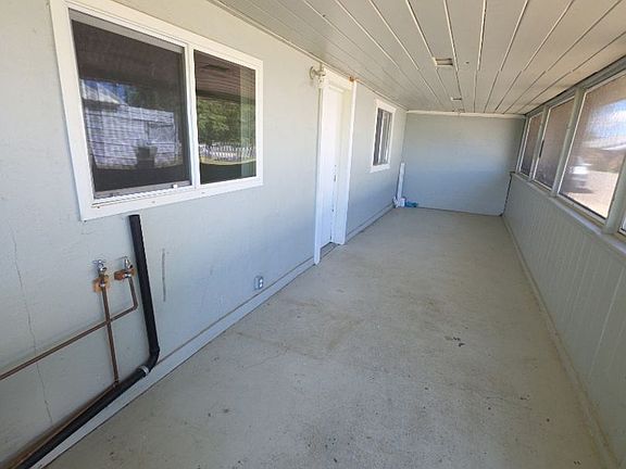 3rd image of 2554 Beach Ln #B